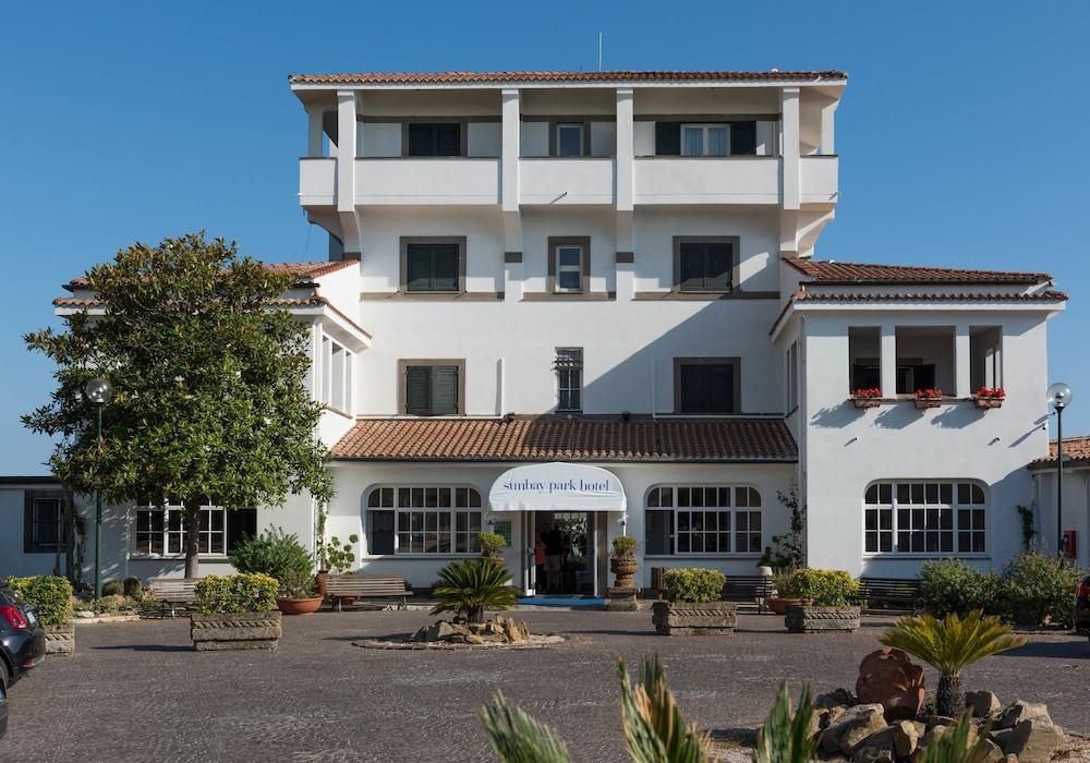 Sunbay Park Hotel 4*